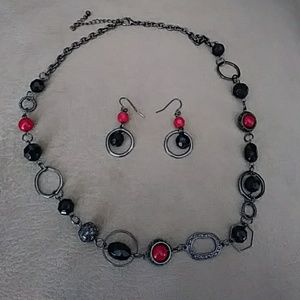 Set of necklace and earings